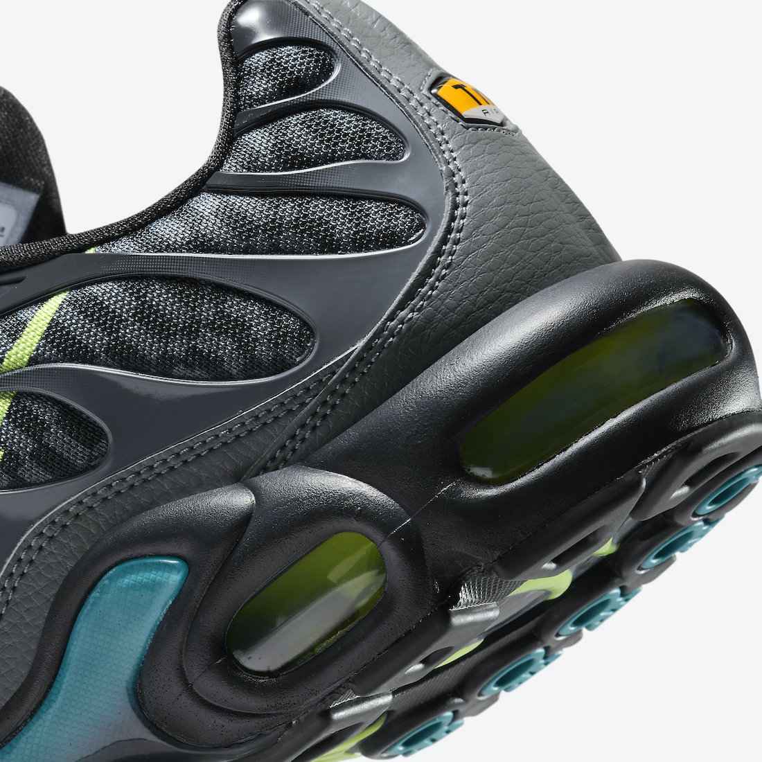 Nike-Air-Max-Plus-DJ6896-070-Release-Date-8.jpg