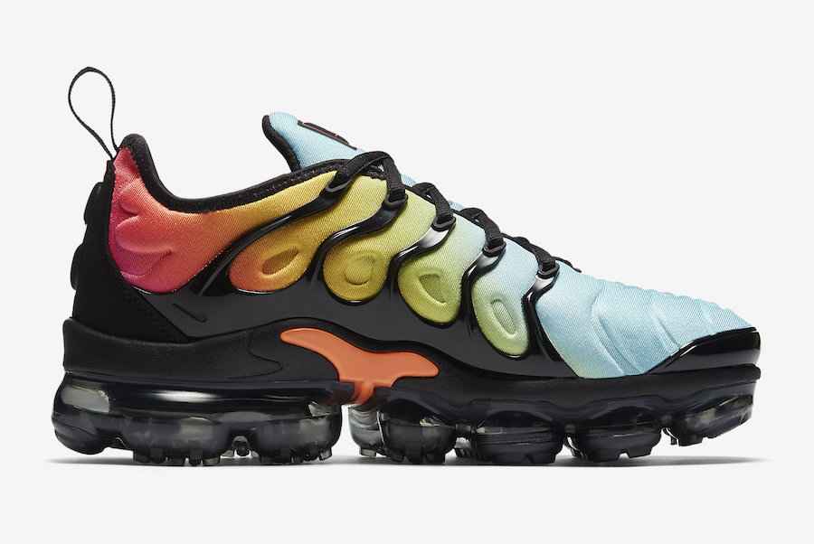 nike-air-vapormax-plus-bleached-aqua-ao4550-002-release-date-3.jpg