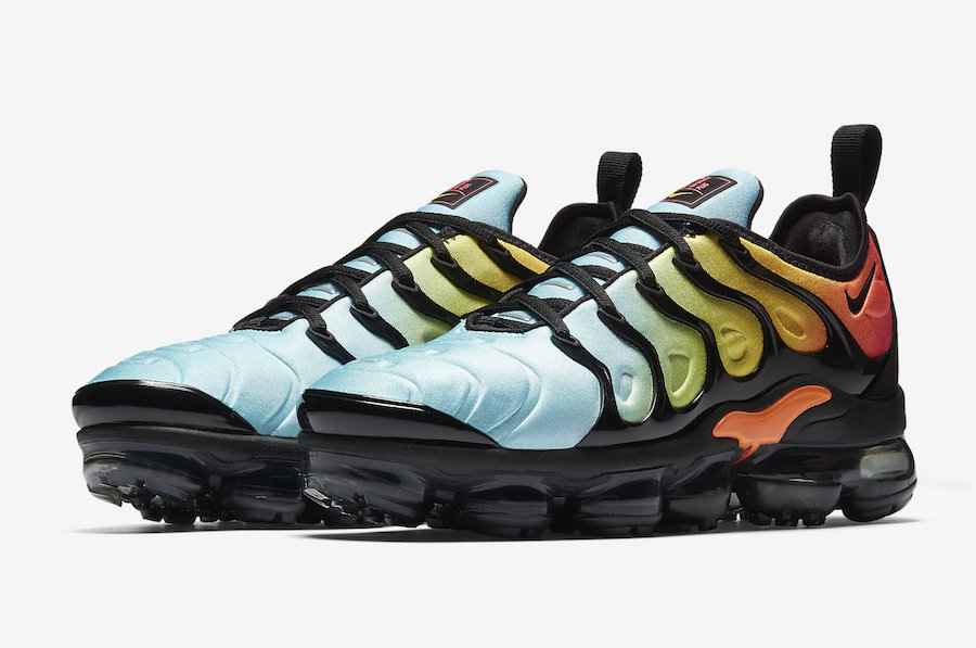 nike-air-vapormax-plus-bleached-aqua-ao4550-002-release-date-5.jpg