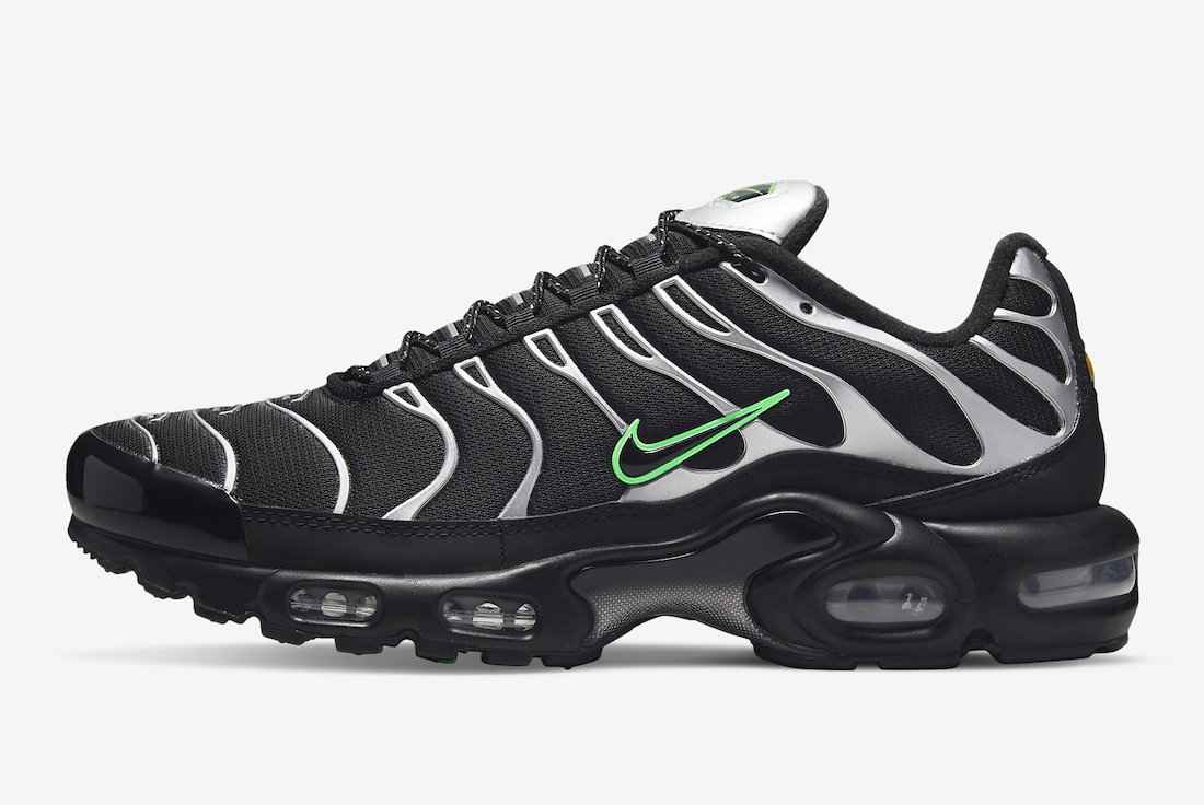 Nike-Air-Max-Plus-Black-Silver-DR0139-001-Release-Date.jpeg