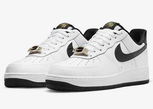 Nike Air Force 1 quotWorld Champquot DR9866100 3645 con mezza taglia