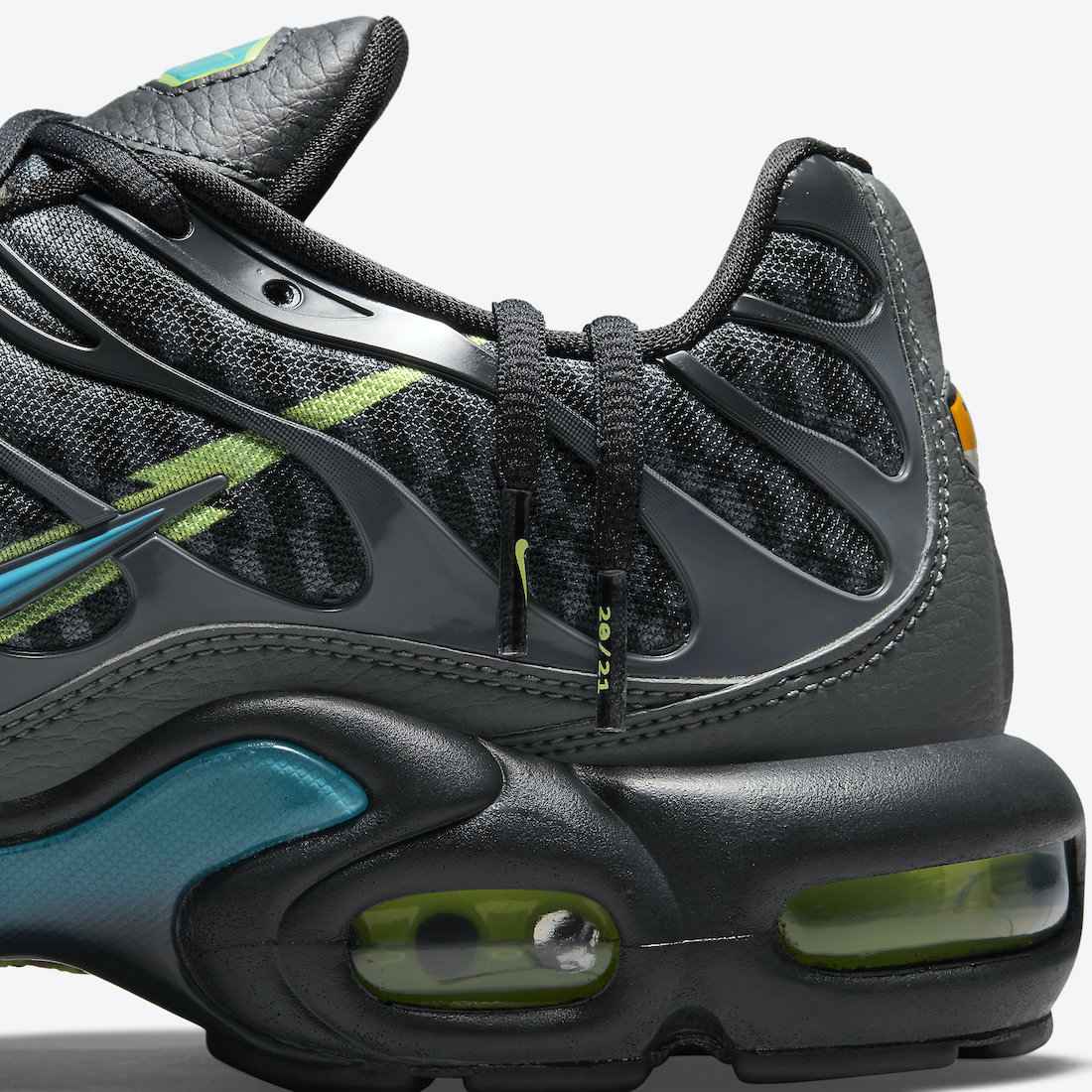 Nike-Air-Max-Plus-DJ6896-070-Release-Date-6.jpg