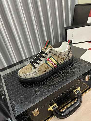 GUCCI Scarpa Uomo Cod. 0908B30 Taglia 3844