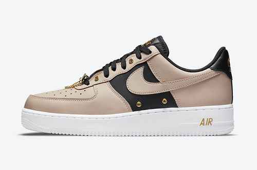 Nike Air Force 1 Low DA8571 3645 con mezza misura