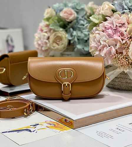 La borsa sottobraccio DIOR è realizzata in pelle originale di alto livello importata e versione repl