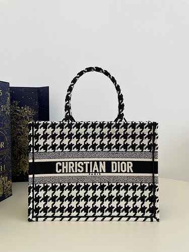 La borsa DIOR è realizzata in pelle originale di alto livello importata e versione replica di fascia