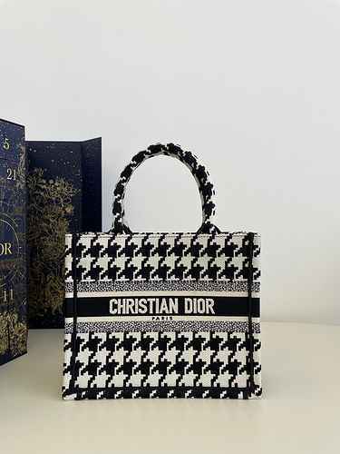 La borsa DIOR è realizzata in pelle originale di alto livello importata e versione replica di fascia