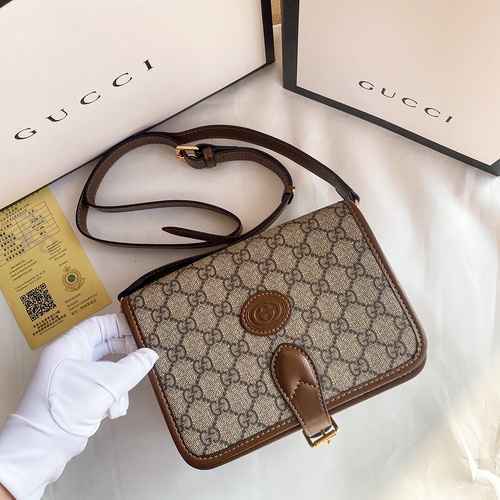 La borsa a tracolla GUCCI è realizzata in materiale di tela importato con una borsa regalo di conseg