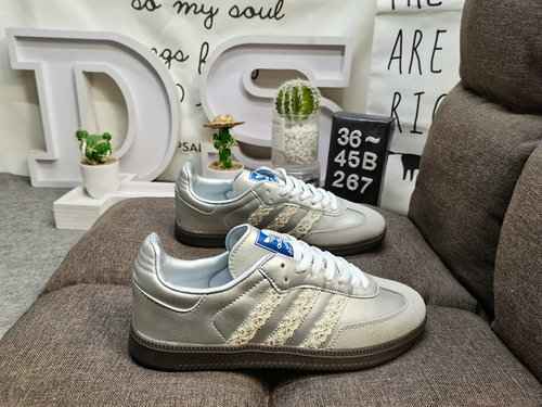 267DWales Bonner X Adidas Samba, le sneakers retrò firmate co-branded presentano una semplice combin