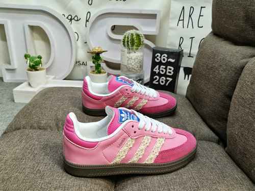 267DWales Bonner X Adidas Samba, le sneakers retrò firmate co-branded presentano una semplice combin