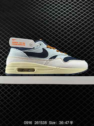 L'intero paio di 9 scarpe Nike Air Max Premium si basa sulla classica Air Max ed è realizzato in mat