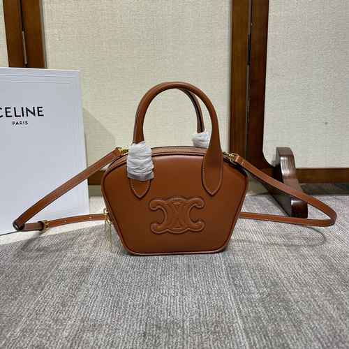 La borsa CEL Celine è realizzata in pelle originale di alto livello importata e versione replica di 