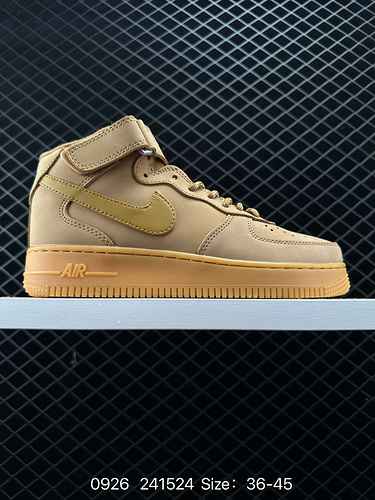 La nuova versione delle Genuine Air Force High FLAX Wheat è presentata sia in versione alta che bass