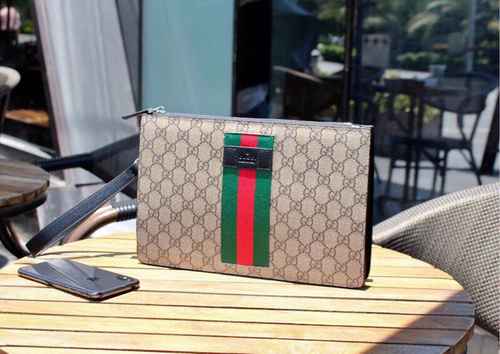 La borsa esclusiva da uomo GUCCI è realizzata in pelle bovina originale importata, borsa regalo di a