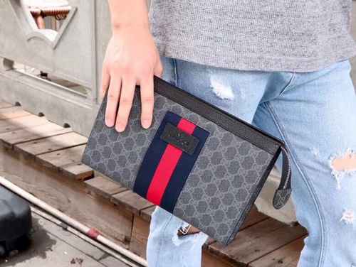 La borsa esclusiva da uomo GUCCI è realizzata in pelle bovina originale importata, borsa regalo di a