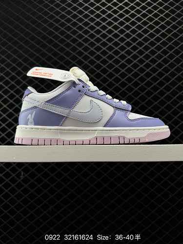 La sneaker Nike Dunk Low Retro, una scarpa vintage con cinturino decostruito degli anni '80, è stata