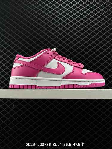 La serie 8 di scarpe da tavola Nike SB Zoom Dunk Low Rose Red presenta una classica scarpa da tavola