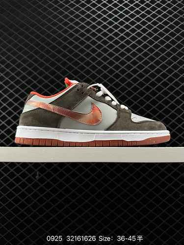 La collezione di scarpe da cricket Nike SB Zoom Dunk Low è una classica sneaker casual versatile con