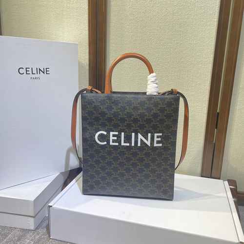 La borsa CEL Celine è realizzata in pelle originale di alto livello importata e versione replica di 