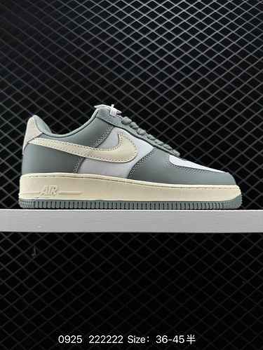 La scarpa da tavola sportiva casual versatile Nike Air Force Low Air Force One Low Top è caratterizz