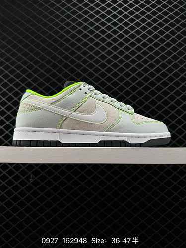 24 NIKE DUNK SB LOW Colorway personalizzata Dunk SB come suggerisce il nome ha una classica linea di