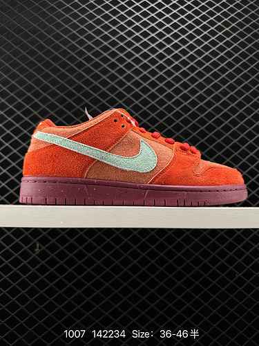 Le sneakers versatili classiche della serie Nike Dunk Low SB sono dotate di una spessa imbottitura s