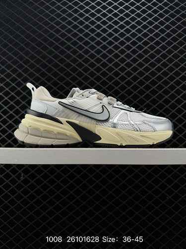 4 NikeLe scarpe Nike da uomo e da donna sono realizzate in un vero sistema a mezza misura con la ver