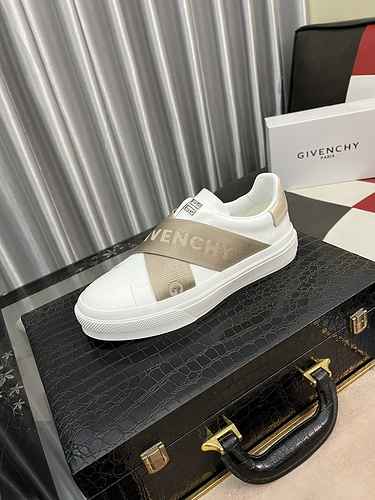 Givenchy Men's Shoe Code: 1003B20 Size: 38-44