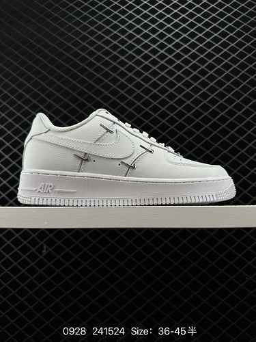 La scarpa da tavola sportiva casual versatile Nike Air Force Low Air Force One Low Top è caratterizz