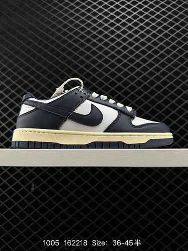 9 NIKE DUNK SB LOW ORIGINAL COLORWAY Dunk SB come suggerisce il nome ha un classico lignaggio Dunk e