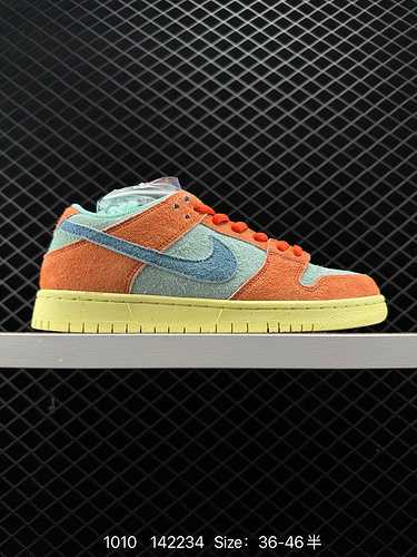 Le sneakers versatili classiche della serie Nike Dunk Low SB sono dotate di una spessa imbottitura s