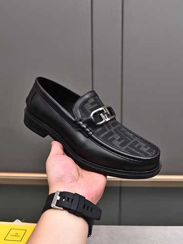 Scarpa da uomo Fendi Codice 1018B80 Taglia 3844 45 personalizzato non reso o cambio