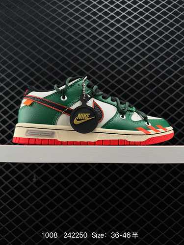 2 scarpe da skateboard con cinturino destrutturato Futura x Nike Dunk Low SB a livello aziendale. Qu