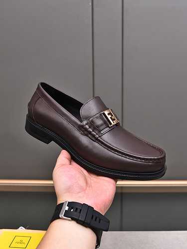 Scarpa da uomo Fendi Codice 1018B80 Taglia 3844 45 personalizzato non reso o cambio