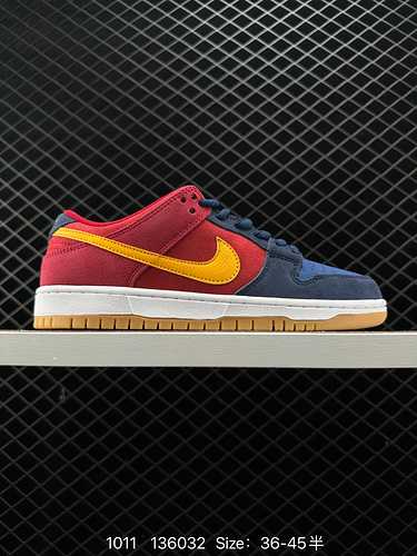 La scarpa 6 Nike SB Dunk Low quotBarcelonaquot è realizzata in pelle scamosciata con un colore casta