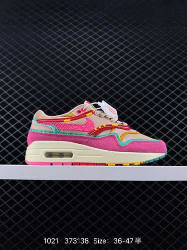 La nuova combinazione di colori dell'unità Nike Air Max Air Max 9 è rivestita con vari materiali com