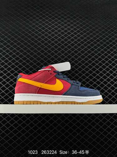 2 Nike SB Dunk Low quotBarcelonaquot Questa scarpa è realizzata in pelle scamosciata con un colore c