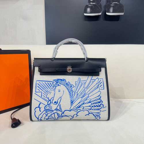 La sua borsa Hermes è realizzata in pelle bovina originale importata con un sacchetto regalo di cons