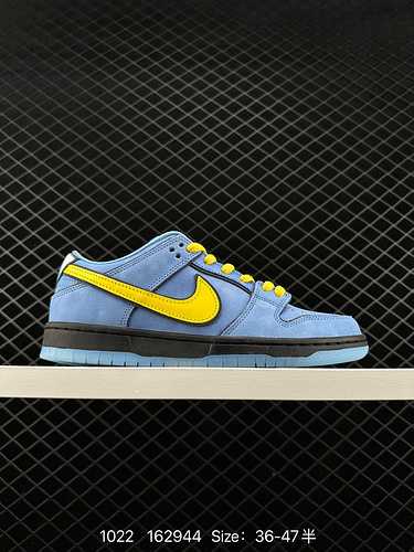 L'intero paio di scarpe 22 The Powerpuff Girls x Nike SB Dunk Low Bubbles Flying Police da donna pre