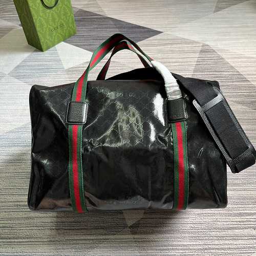 Borsa da viaggio esclusiva da uomo GUCCI realizzata in pelle bovina originale importata. Borsa regal