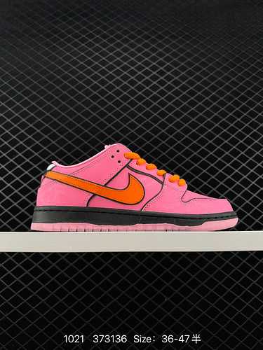 Le 8 NIKE DUNK SB LOW Flying Little Police Officer Dunk SB, come suggerisce il nome, hanno un classi