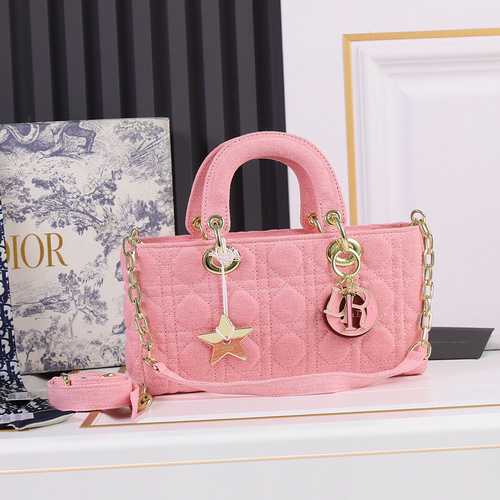 DIOR La borsa è realizzata in pelle bovina originale importata con una borsa regalo di alta qualità.