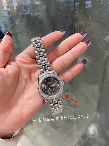 Orologio Rolex da donna abbinato al movimento meccanico originale completamente automatico. Cassa in