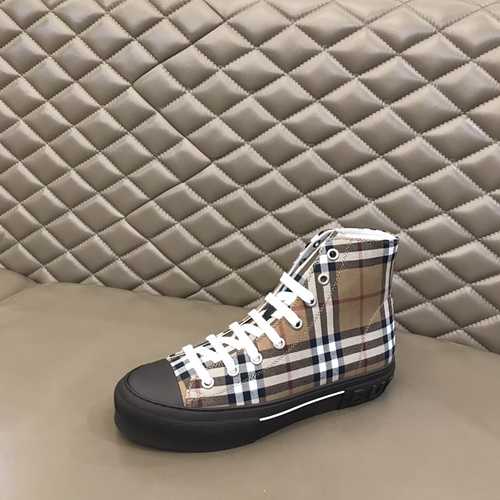 Scarpa Uomo Burberry Codice 1026B50 Taglia 3844