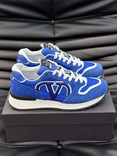 Valentino Couple Code: 1026C70 Size: Female 35-39 (female 40 customized) Male 38-44 (45 customized)