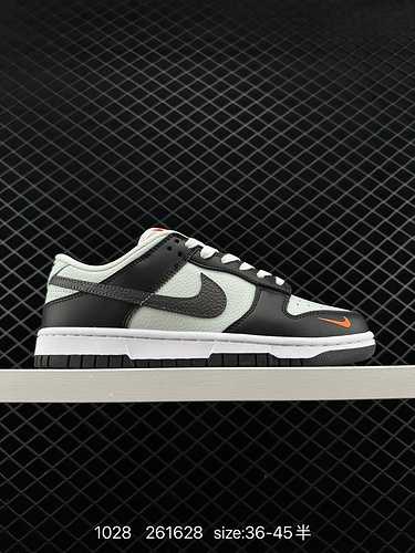 La tomaia a 4 strati Nike Dunk Low Nike SB low cut nero grigio arancione con mezza misura è realizza