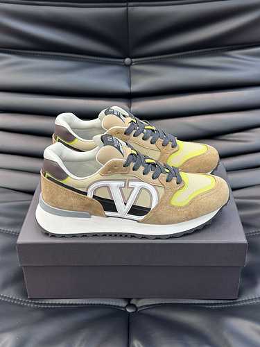 Valentino Couple Code: 1026C70 Size: Female 35-39 (female 40 customized) Male 38-44 (45 customized)