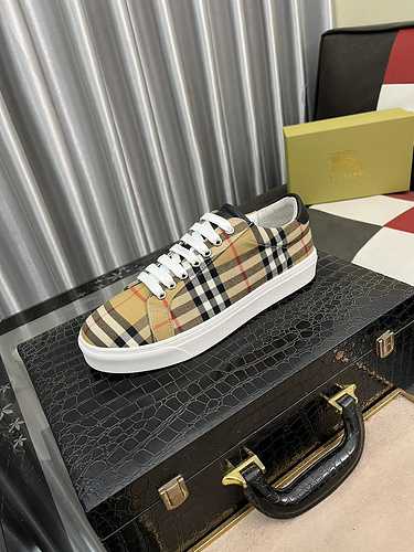 Scarpa Uomo Burberry Codice 1028B20 Taglia 3844