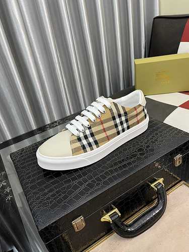 Scarpa Uomo Burberry Codice 1028B20 Taglia 3844