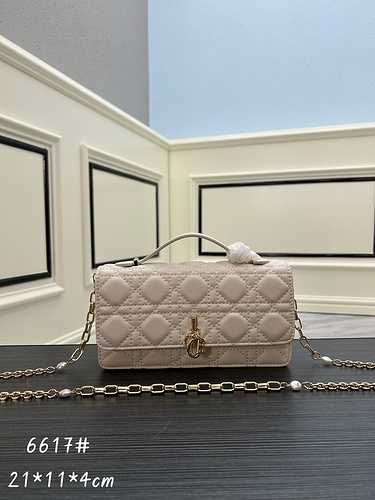 DIOR La borsa con catena è realizzata in pelle bovina originale importata con una borsa regalo di al